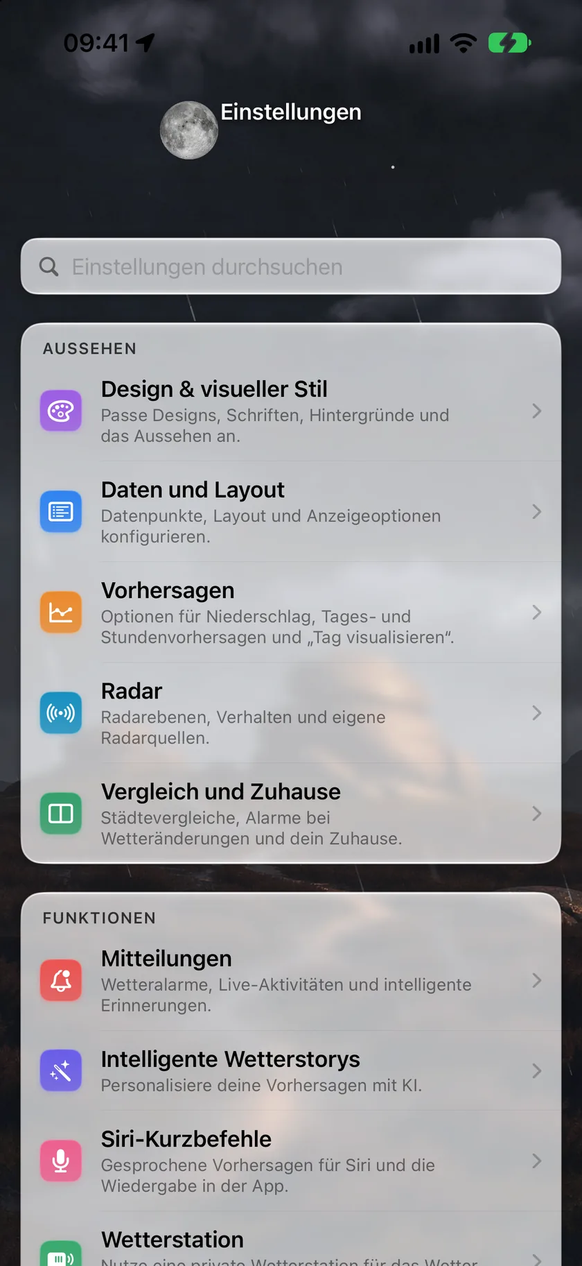 Die Einstellungen, gruppiert in Erscheinungsbild (Design & visueller Stil, Daten und Layout, Vorhersagen, Radar, Vergleich und Zuhause), Funktionen (Mitteilungen, Intelligente Wetterstorys, Siri-Kurzbefehle) und Dein Abo (Abonnement, mit Gold), darunter beginnt die Gruppe „Geräte“.