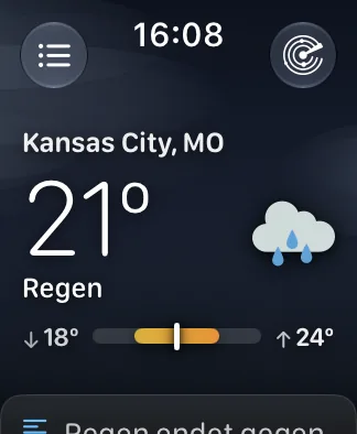 Derselbe Hauptbildschirm auf einer Apple Watch SE mit 40 mm: Kansas City bei 72 Grad und bewölkt, Spannenbalken und Übersichtskarte vollständig lesbar.