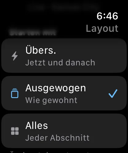 Die Liste „Beginnen mit“ auf der Apple Watch: „Kurzinfo“ mit der Beschreibung „Jetzt und gleich“, „Ausgewogen“ mit „Das Übliche“ und aktuell abgehakt sowie „Alles“ mit „Jeder Bereich“.