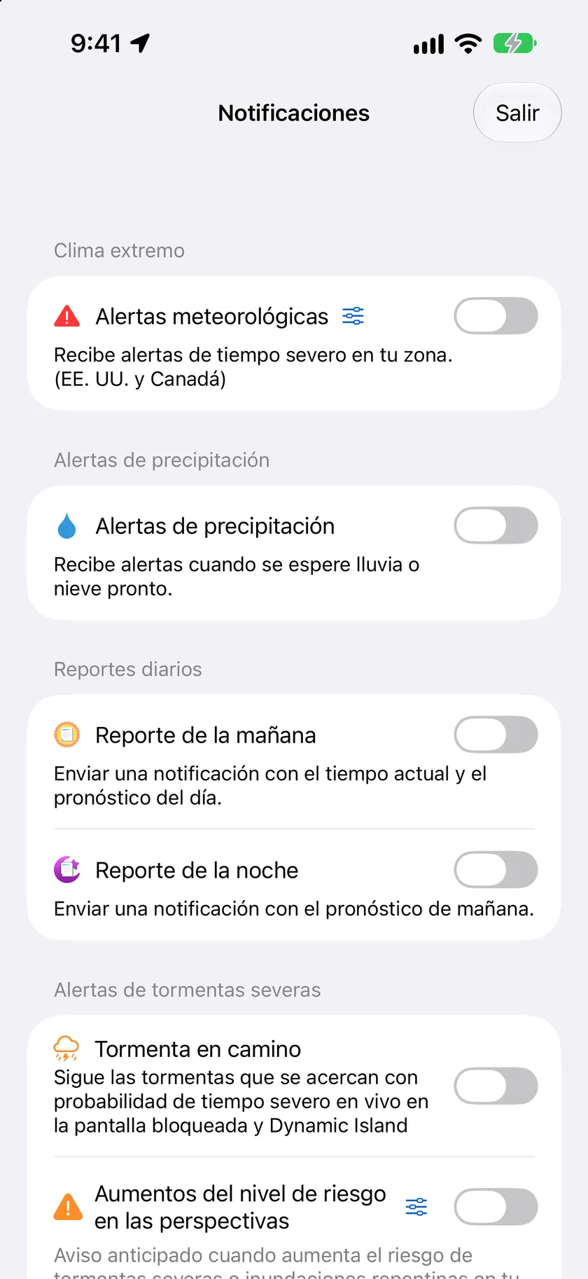 La pantalla de configuración de Notificaciones con las secciones Clima extremo, Alertas de precipitación, Actividad en vivo y Reportes diarios, todas activadas.