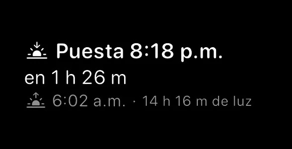 El widget rectangular Amanecer y atardecer: un símbolo de atardecer junto a Atardecer 7:16 p.m., luego en 2 h 14 min, luego un símbolo de amanecer junto a 6:56 a.m., seguido de un punto y 12 h 20 min de luz del día.