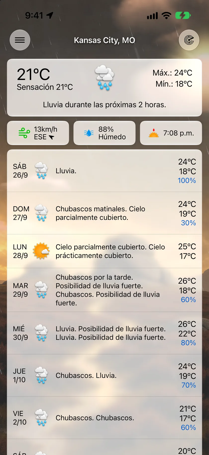 La pantalla principal de Forecast Bar en un día soleado: tarjeta de condiciones actuales, mosaicos de datos que incluyen las mareas y la lista del pronóstico diario.