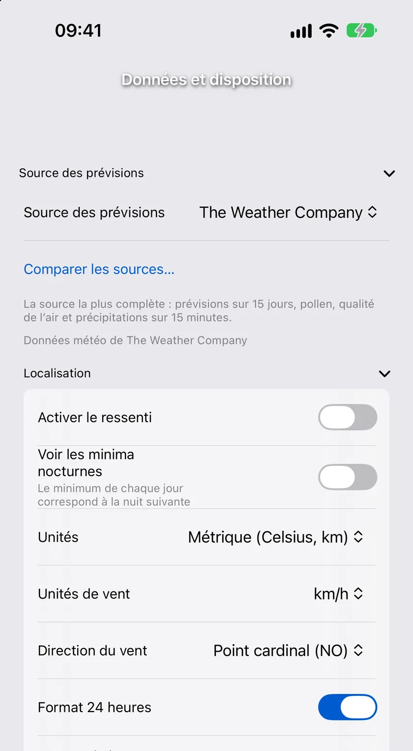 La section Source des prévisions en haut de Données et disposition, avec le sélecteur réglé sur The Weather Company, le lien Comparer les sources… et la note décrivant ce que couvre la source, suivie de la section Paramètres régionaux.