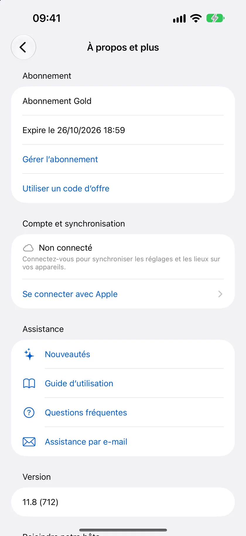 L’écran À propos et plus avec la section Compte et synchronisation proposant Se connecter avec Apple