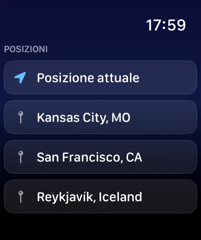 L’elenco delle località dell’orologio, intitolato Località: una riga Posizione attuale con una freccia blu, poi Kansas City, MO con una casetta dorata, San Francisco, CA con uno spillo grigio e Reykjavík, Islanda con uno spillo grigio.