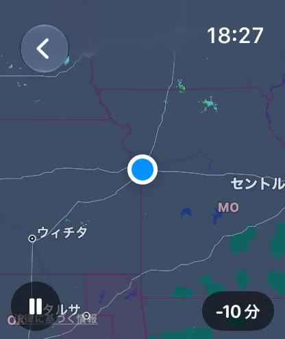 装着者の現在地を中心にしたApple Watchのレーダーマップ。再生/一時停止ボタンと、マイナス55分を示す時刻のピルが表示されています。