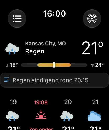 Het hoofdscherm met de voorinstelling Overzicht — een compacte koptekst met Kansas City, Zwaarbewolkt en 72 graden, een bereikbalk, een samenvatting en de strook per uur van 14:00 tot 17:00.