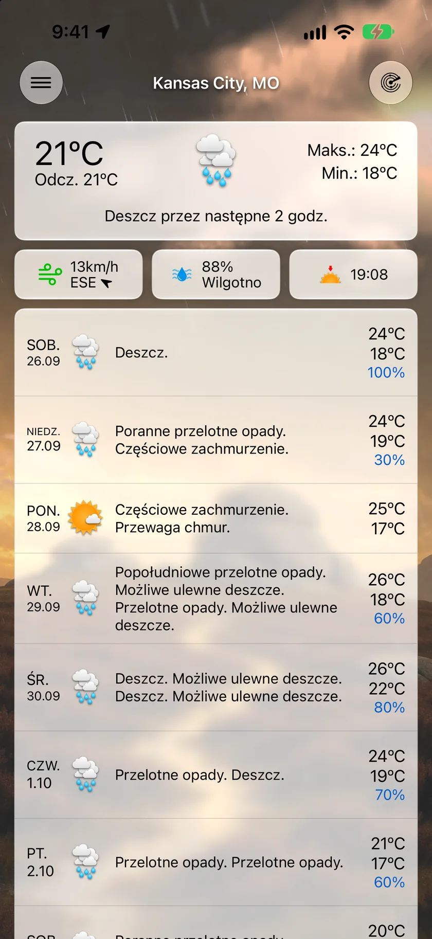 Widok główny Forecast Bar w słoneczny dzień — karta bieżących warunków, kafelki wskaźników, w tym pływy, oraz lista prognozy dziennej.