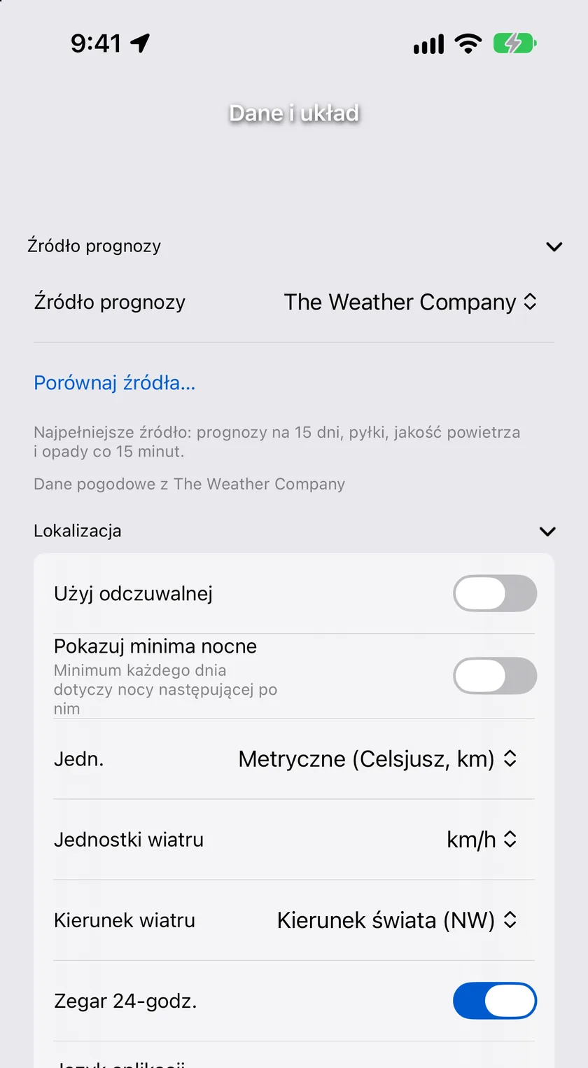 Sekcja Źródło prognozy na górze ekranu Dane i układ, z wyborem ustawionym na The Weather Company, łączem Porównaj źródła… i opisem, co obejmuje źródło, a pod nią sekcja Jednostki i język.