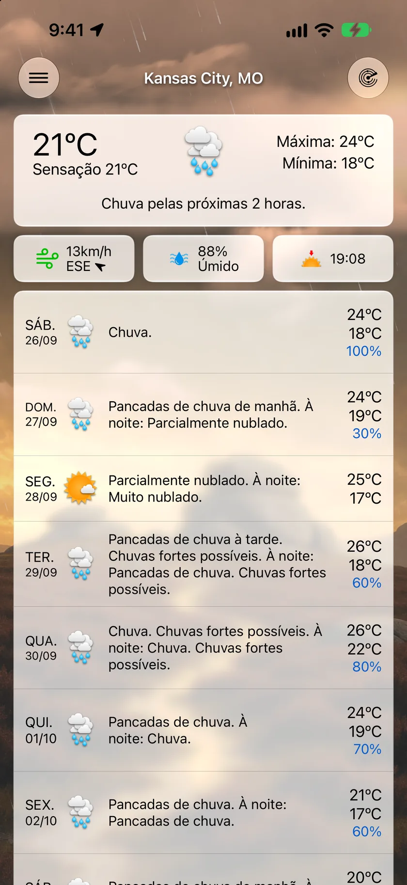 A tela principal do Forecast Bar em um dia de sol - cartão das condições atuais, blocos de pontos de dados incluindo marés e a lista da previsão diária.