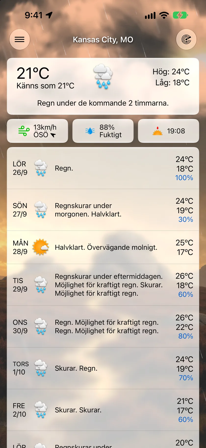 Huvudskärmen i Forecast Bar en solig dag – kortet med aktuella förhållanden, datapunktsrutor med bland annat tidvatten och listan med daglig prognos.