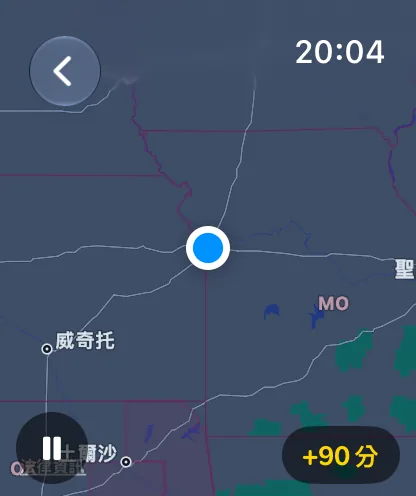 以配戴者位置為中心的手錶雷達地圖,附播放/暫停按鈕,以及顯示「-55分」的時間標籤。